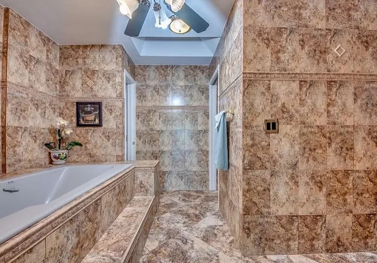 bff2b5b603fcc9905b40496aa08752cc-cc_ft_768 The master bathroom is a spa experience.